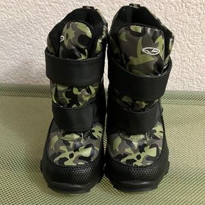 Kids Camo Print Snow Boots, Sz. 6M EUC